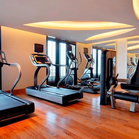Marriott Executive Apartments Al Jaddaf, Dubaj Kültér fotó The gym at the W Hotel in Dubai