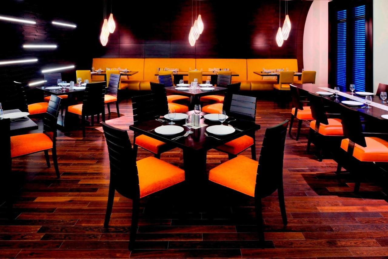 Marriott Executive Apartments Al Jaddaf, Dubaj Kültér fotó The interior of a typical restaurant