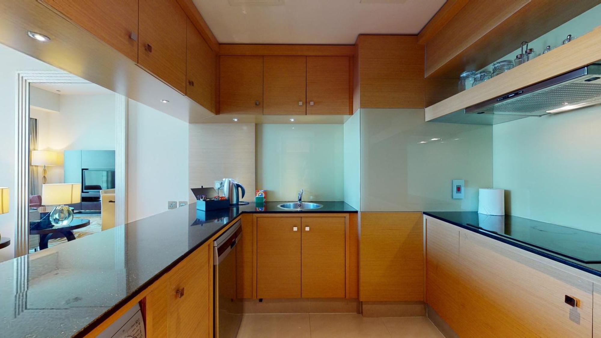 Marriott Executive Apartments Al Jaddaf, Dubaj Szoba fotó A kitchen in a hotel suite