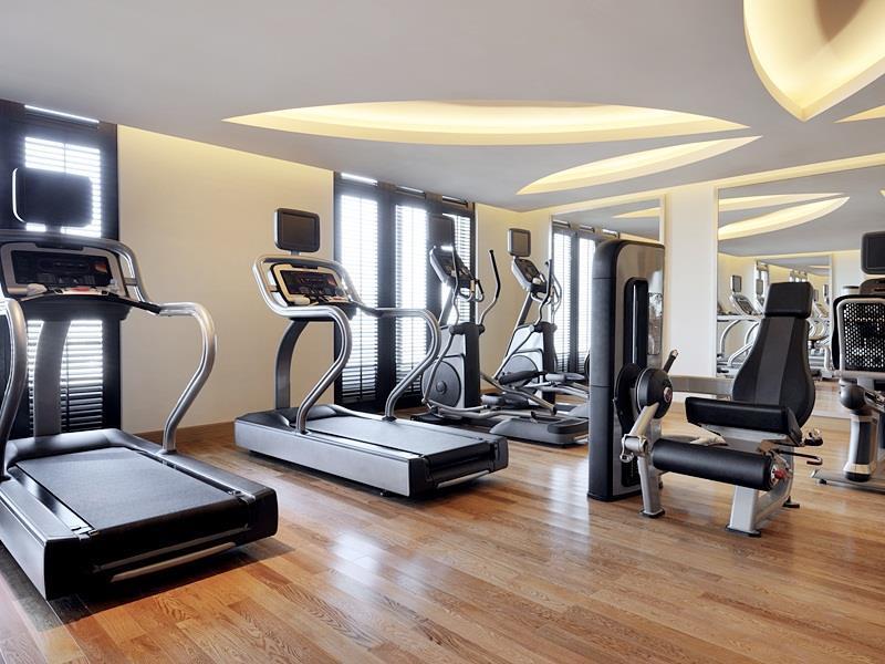 Marriott Executive Apartments Al Jaddaf, Dubaj Kültér fotó The gym at the hotel
