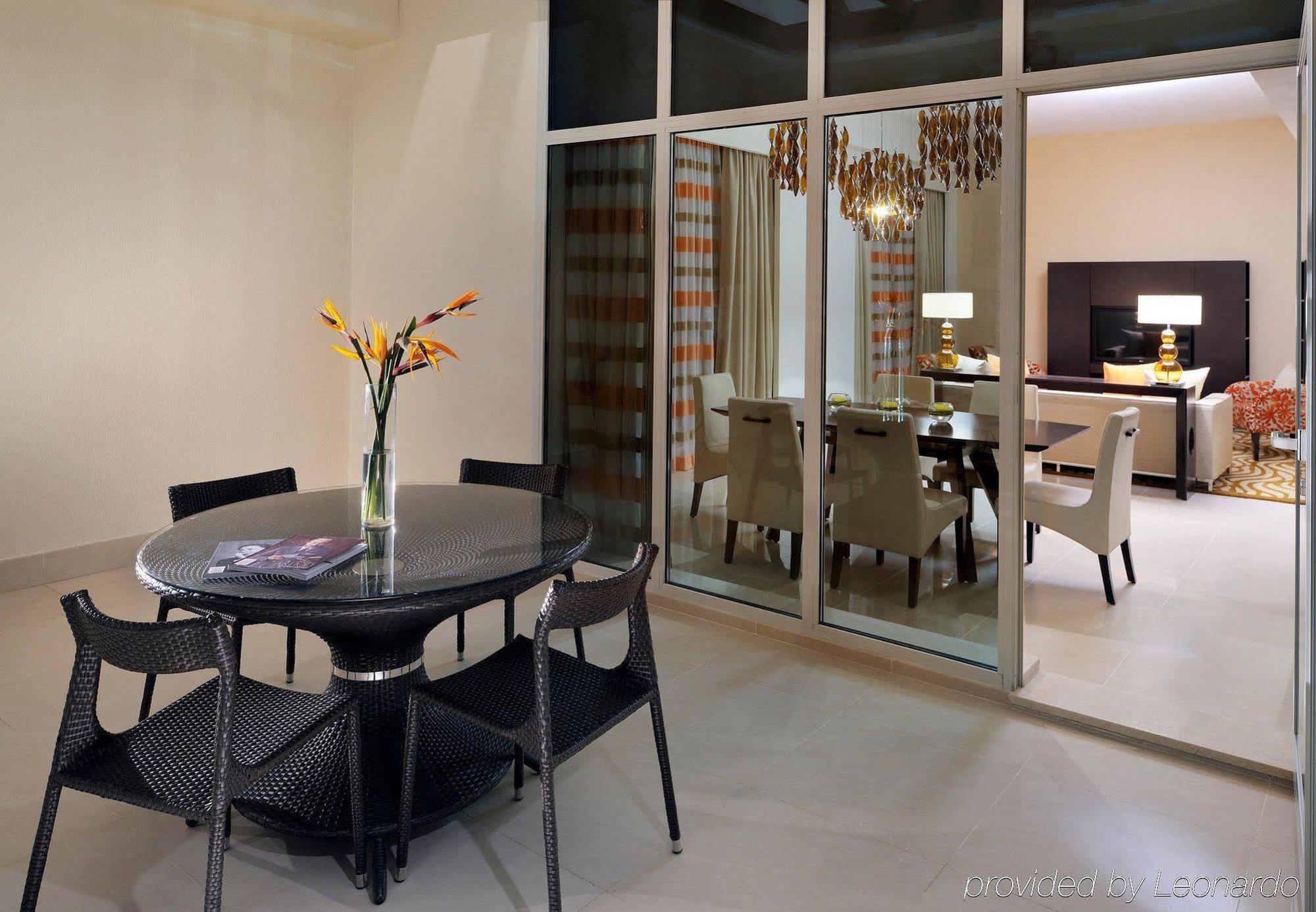 Marriott Executive Apartments Al Jaddaf, Dubaj Kültér fotó A dining room