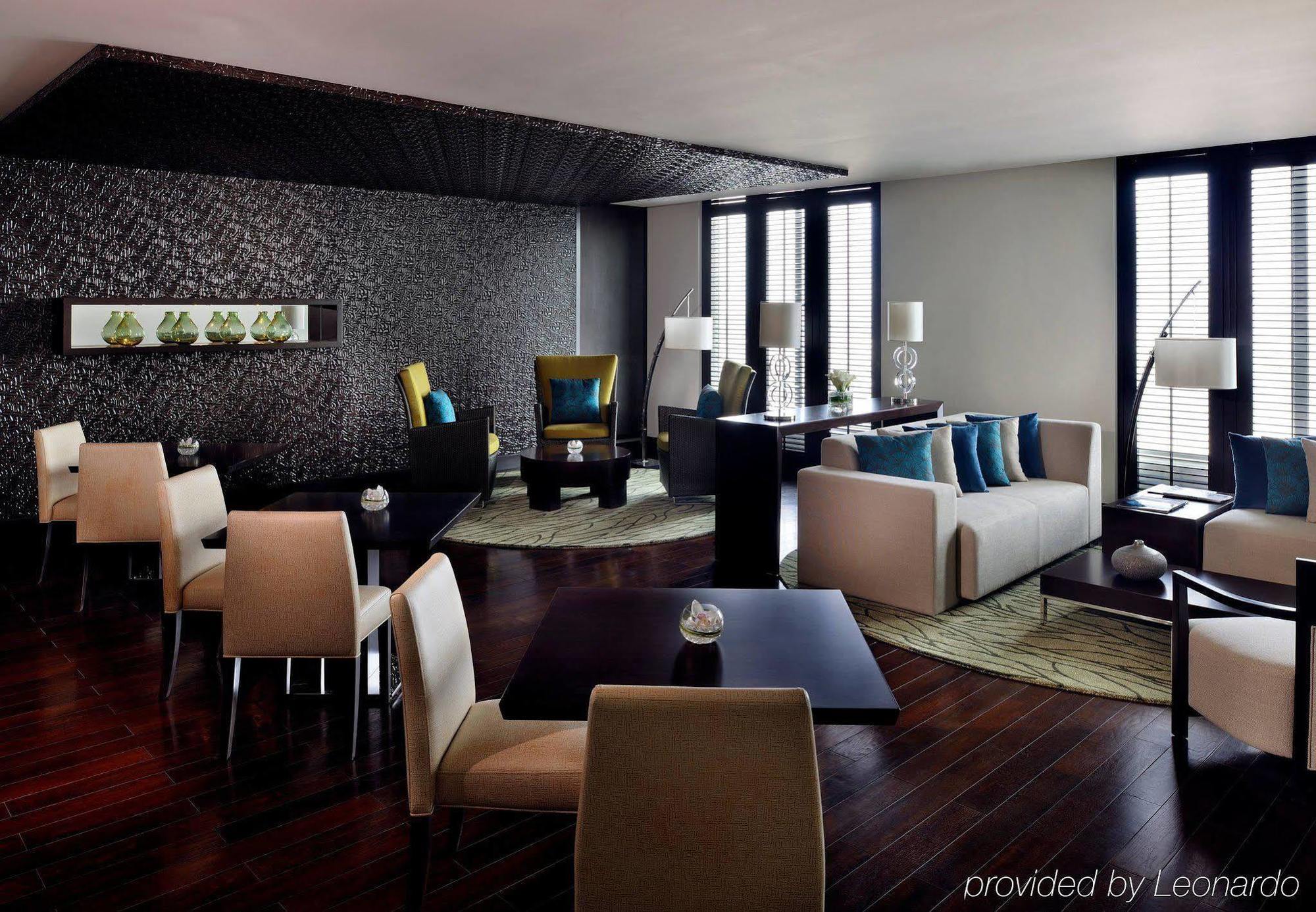 Marriott Executive Apartments Al Jaddaf, Dubaj Kültér fotó The lounge at the airport